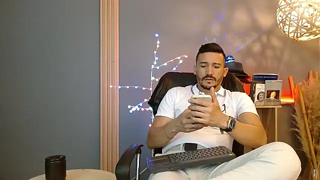 Chat +18 de Reiko_85_ ao vivo