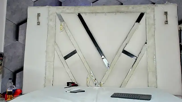 JamesAndHannah Show in webcam