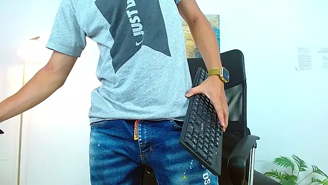 lucass_18: διαδικτυακό σόου στην κάμερα