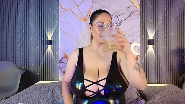 Show Webcam de big_tits_in_your_face