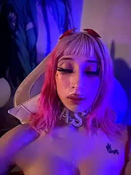 XXX chat uživo modela Maaddy_LS