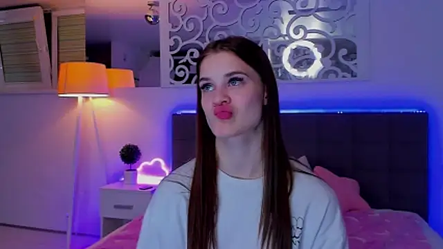 Онлайн чат XXX LuisaClover