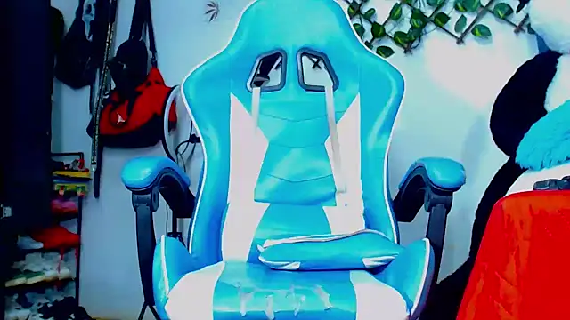 black_latin23cm Show in webcam