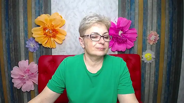 EmiliaGree: онлайн-секс-чат