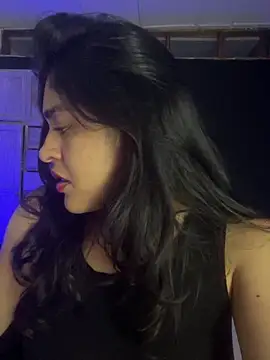 EmilyNoir1 Adlı Modelin Canlı XXX Sohbeti