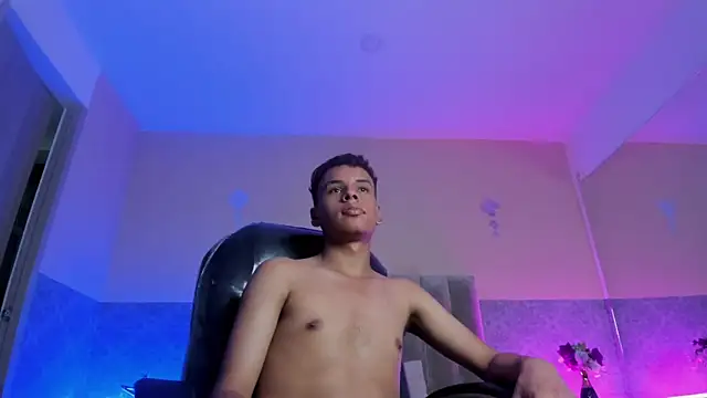 Xavier_Fox___ Adlı Modelin Canlı XXX Sohbeti