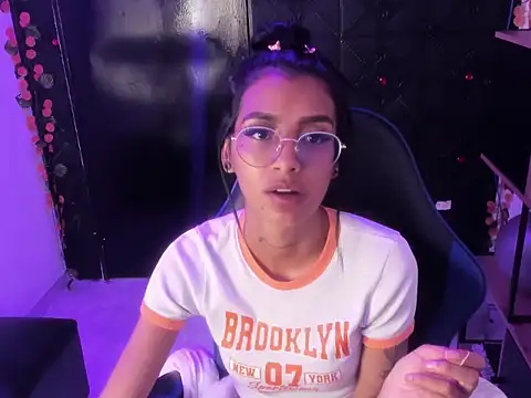 KarlaSlutSkinny__ – Live XXX-chat