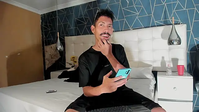 NoaahTylor 라이브 XXX 채팅