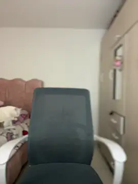 Emmily_19 Live XXX-Chat