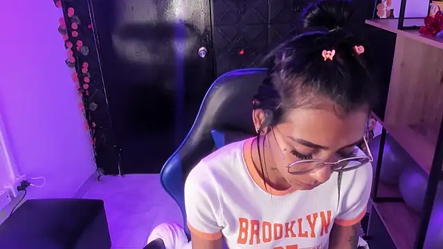 KarlaSlutSkinny__ Chat XXX live