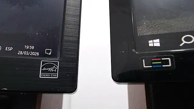 emiliaa_hot's Webcam Show