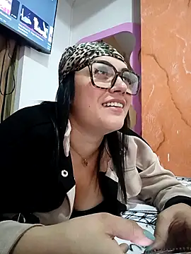 Lesly_10- live XXX chat