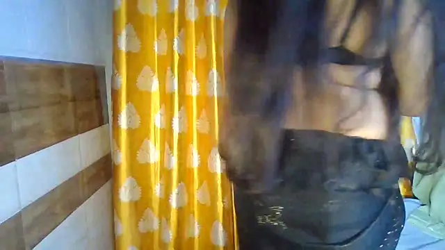 XXX chat uživo modela Yashika_Loves