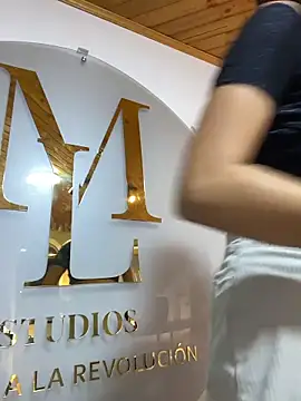 Czat XXX na żywo – Isabella18_pink