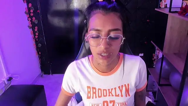 KarlaSlutSkinny__ Chat XXX in diretta