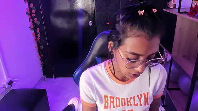 Chat XXX Live KarlaSlutSkinny__