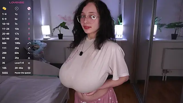 Chat +18 de HannaHayles ao vivo