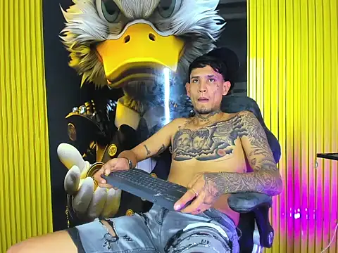 Winsord_Bigcock: διαδικτυακό σόου στην κάμερα