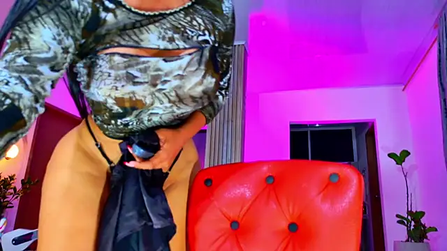 SQUIRT4UMEGAN Live XXX-chat