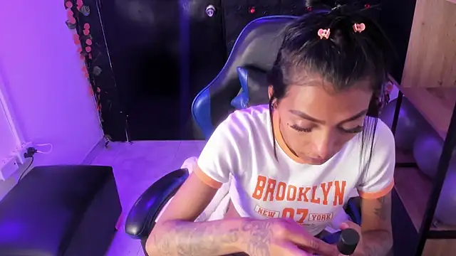 KarlaSlutSkinny__ Chat XXX in diretta