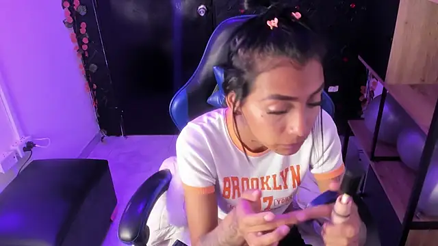 KarlaSlutSkinny__'s Live XXX Chat