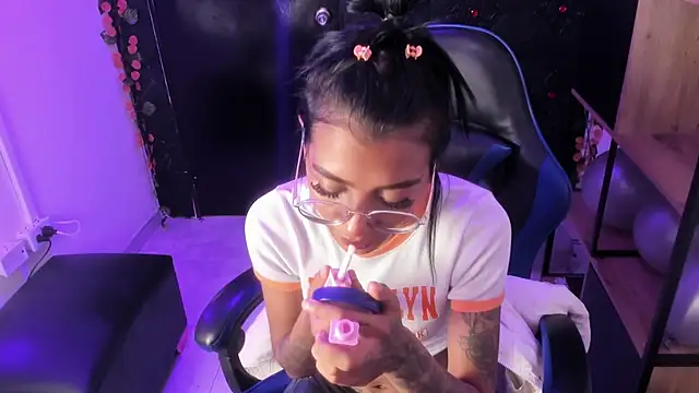 KarlaSlutSkinny__'s Live XXX Chat