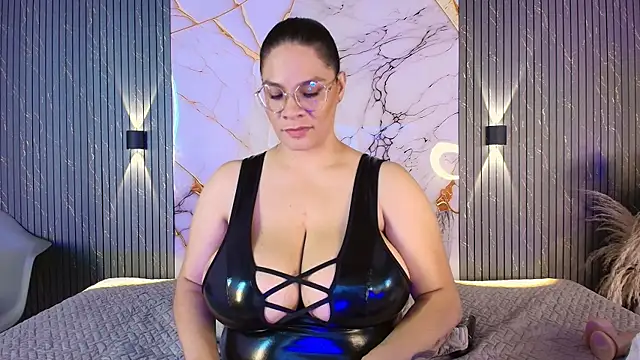 Show Webcam de big_tits_in_your_face