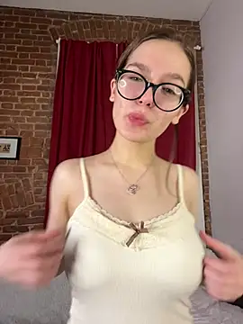 MyKittySayMeow Chat XXX in diretta