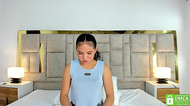 valtira_nova Chat XXX in diretta