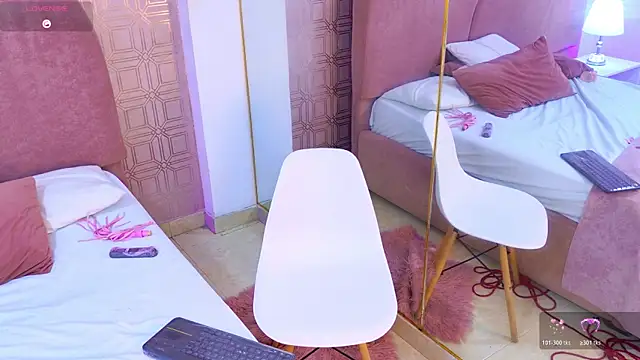 Khloe_Moon Adlı Modelin Canlı XXX Sohbeti