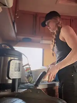 GoldenFlameGoddess' Live XXX Chat