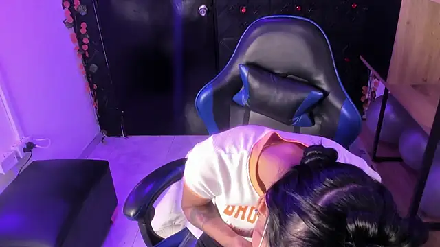 KarlaSlutSkinny__ Adlı Modelin Canlı XXX Sohbeti