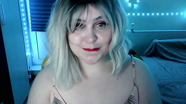 Lulovia's Live XXX Chat