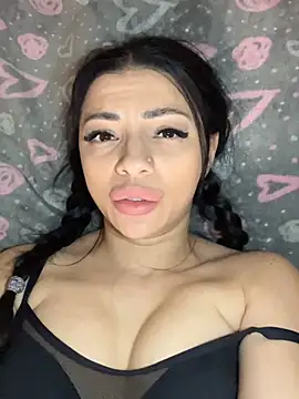 Layana_Ro's Live XXX Chat