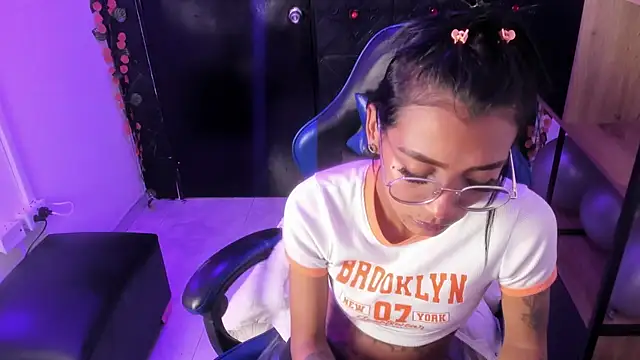 KarlaSlutSkinny__ Adlı Modelin Canlı XXX Sohbeti