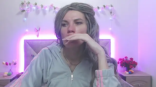 MilaLoona Chat XXX live