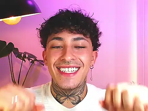 stevennavarro Adlı Modelin Canlı XXX Sohbeti