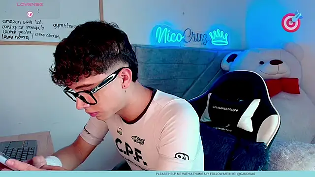 niico_prince's Live XXX Chat