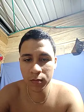 Chatroom XXX en direct de Emyli_Liamm