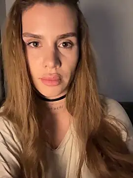 EmiliaCatalina 现场XXX聊天