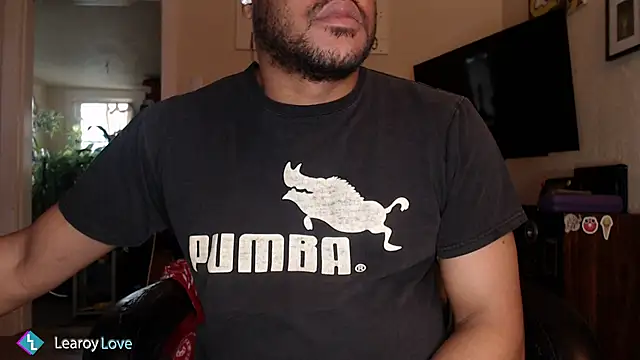 Learoy_Love: διαδικτυακό σόου στην κάμερα