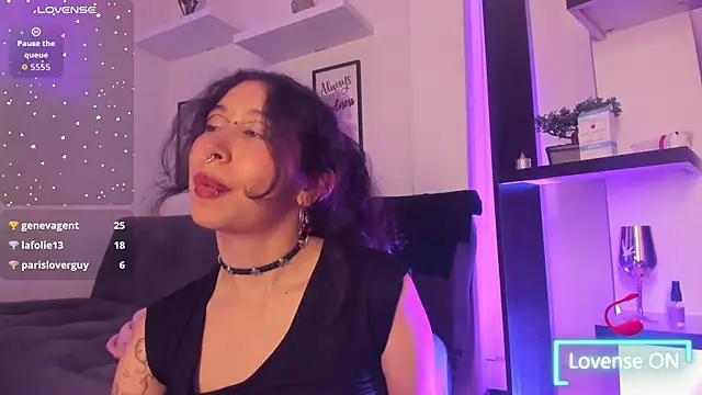 XXX chat uživo modela Miniadelf