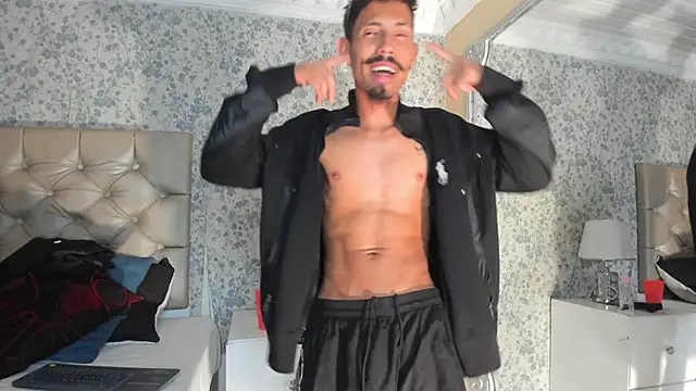 Chat XXX en directo de NoaahTylor