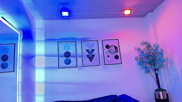 Maddie_T18's Live XXX Chat