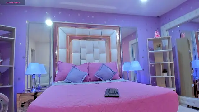 Goldentemptation_ Webcam show