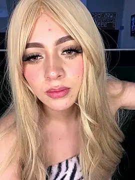 EMMACOOLEE Live XXX Chat