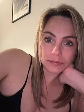 LouiseLovesFun's Live XXX Chat