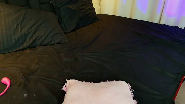 Chat +18 de Miah_hilton2 ao vivo