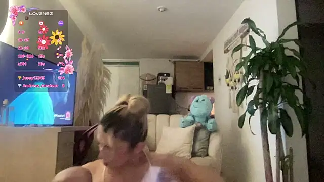 isa_fox_23's Live XXX Chat