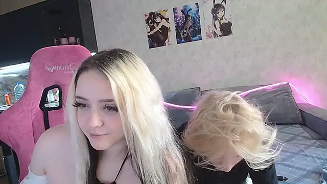 fray_and_lilla's Live XXX Chat